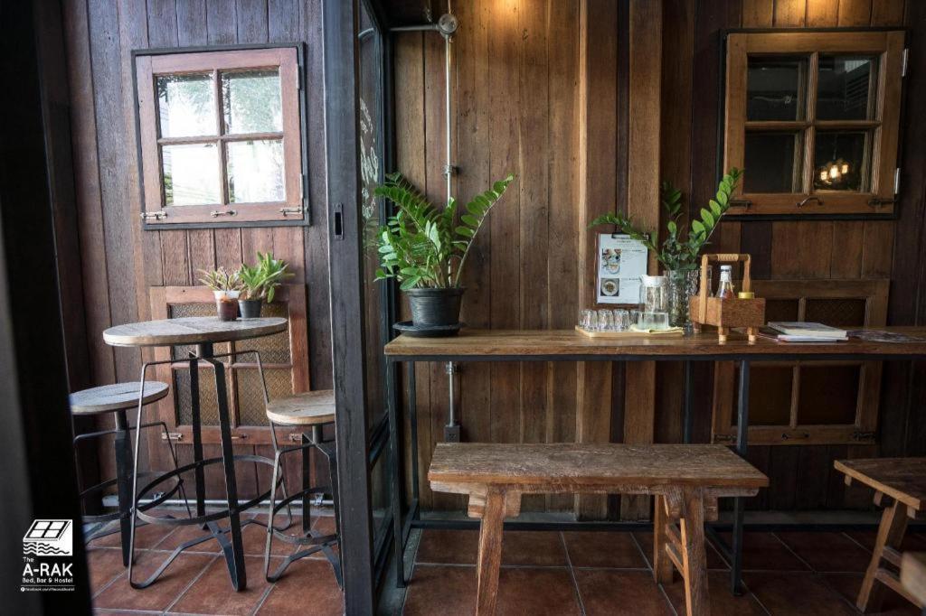 The Arak Bed Bar And Hostel Chiang Mai Eksteriør bilde