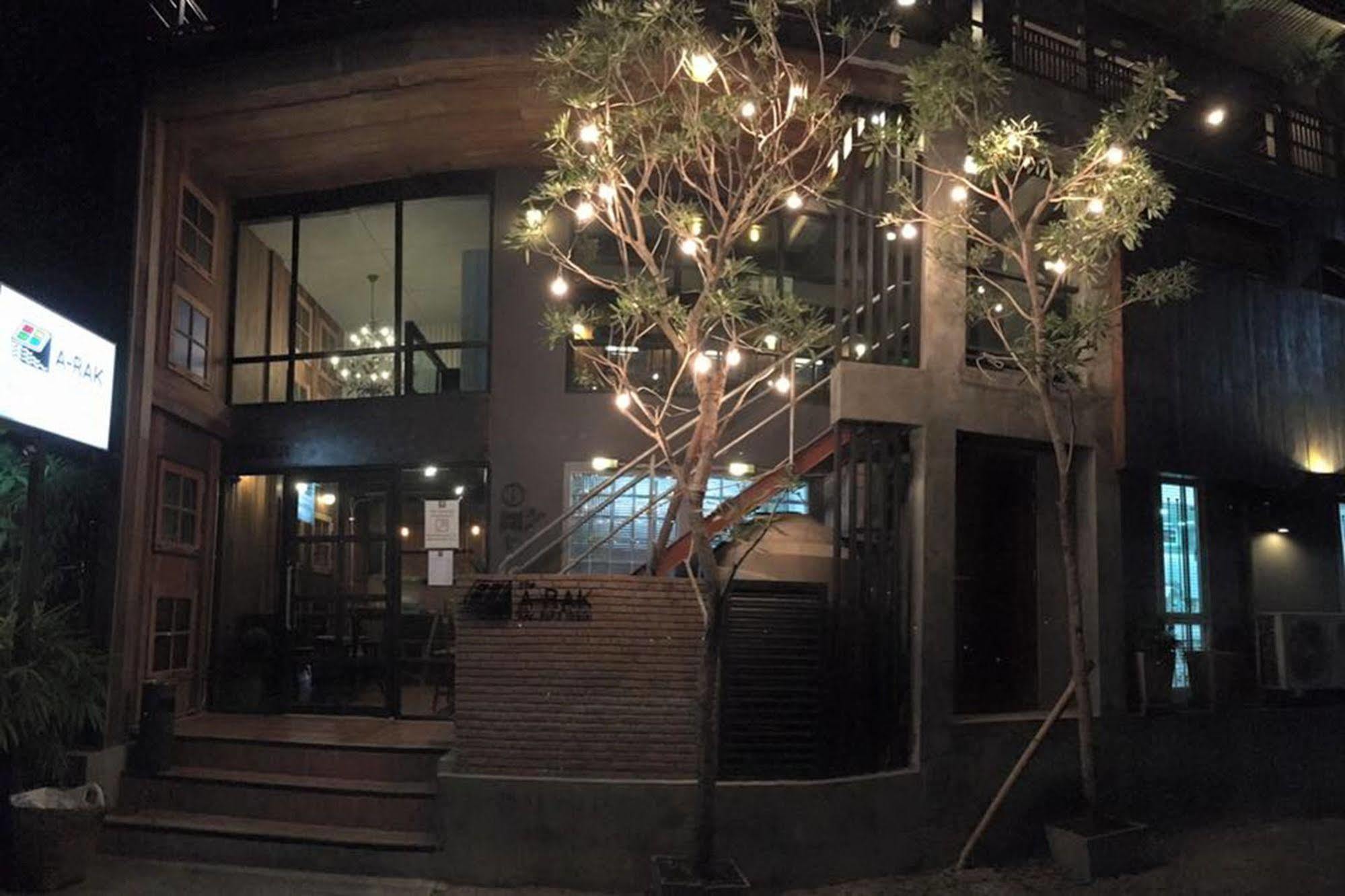 The Arak Bed Bar And Hostel Chiang Mai Eksteriør bilde