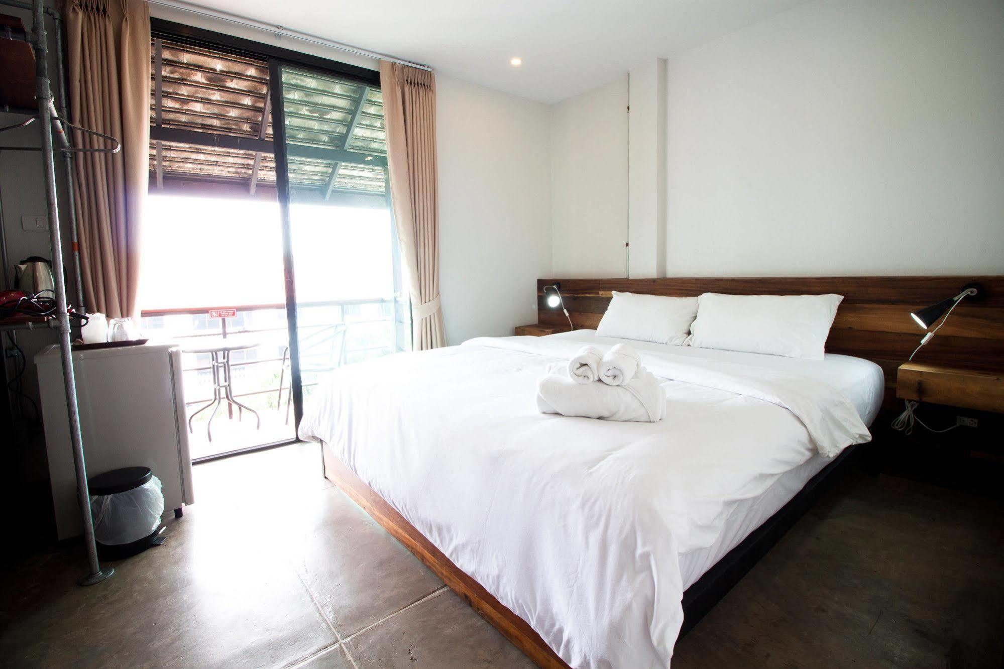 The Arak Bed Bar And Hostel Chiang Mai Eksteriør bilde